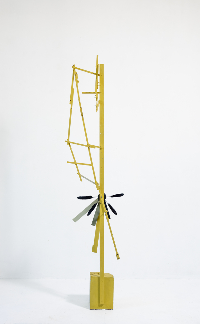 scupture-petite-jaune-ouverte-recadre-site